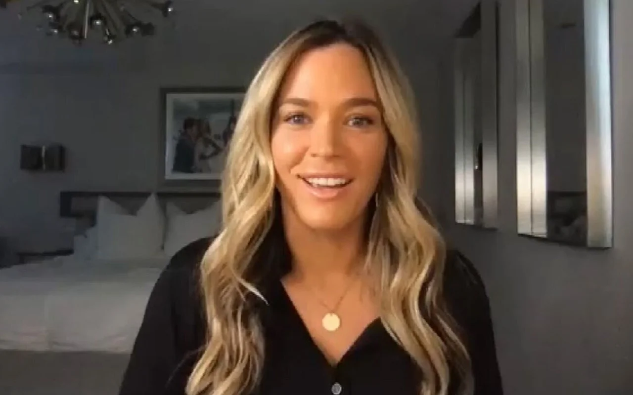 Teddi Mellencamp的腫瘤在第4階段的癌症戰鬥中“縮水”
