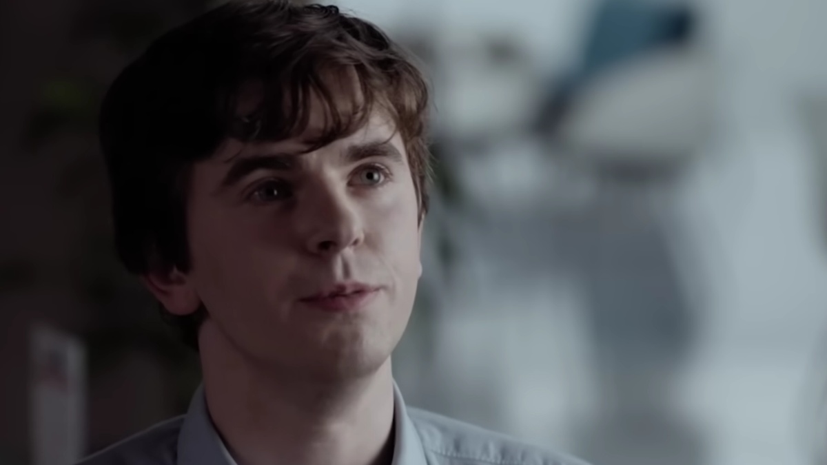 Freddie Highmore的妻子Klarissa Munz是誰？他們的關係歷史是什麼？