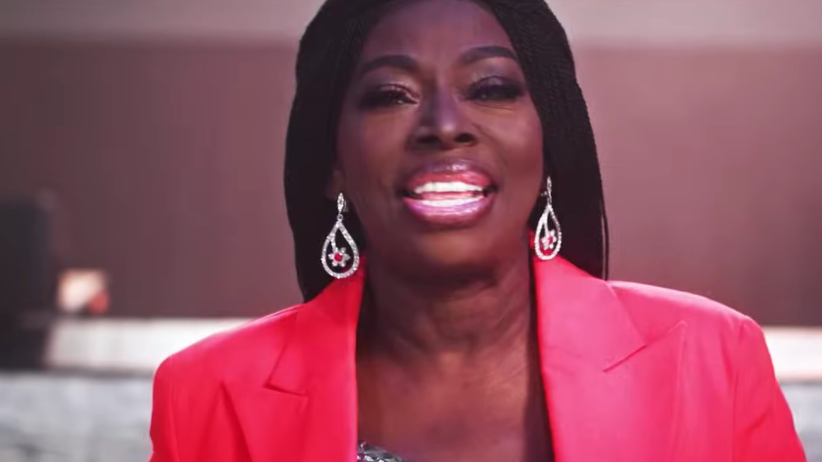 嘻哈歌手安吉·斯通（Angie Stone）在63歲時去世