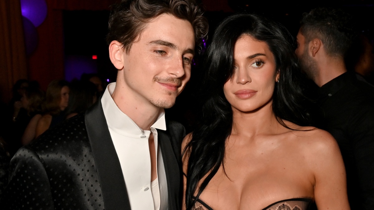 Kylie Jenner和Timothee Chalamet在奧斯卡派對上分享PDA時刻