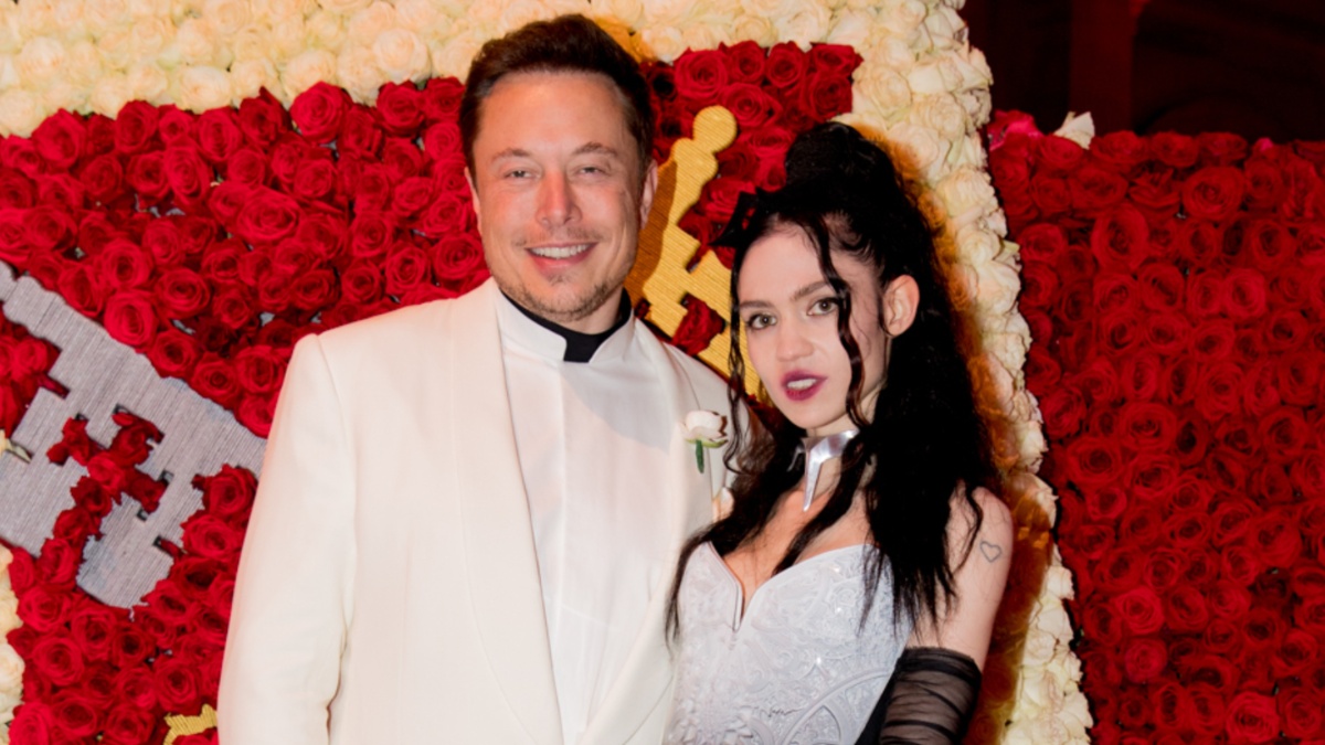 Grimes“乞求” Elon Musk，使孩子們脫離互聯網