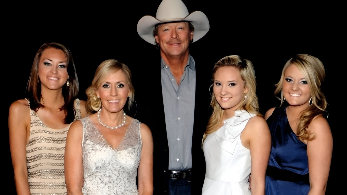 艾倫傑克遜 (Alan Jackson) 將在“最後的召喚：公路巡演再一次”結束後退休，該巡演將持續到 2025 年 5 月